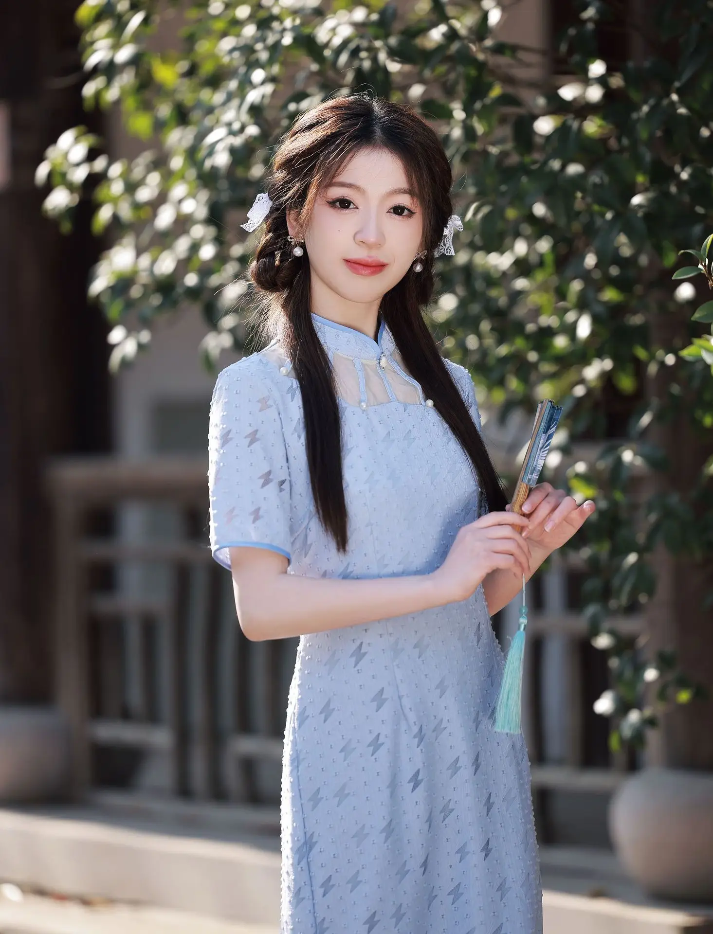 A Hagyományos Klasszikus Kék Mandarin Gallér Cheongsam Női Rövid Ujjú Ruha Mutatják, Jelmezek Slim Qipao Köntös