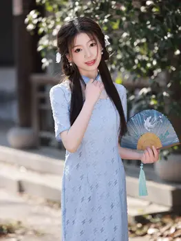 A Hagyományos Klasszikus Kék Mandarin Gallér Cheongsam Női Rövid Ujjú Ruha Mutatják, Jelmezek Slim Qipao Köntös